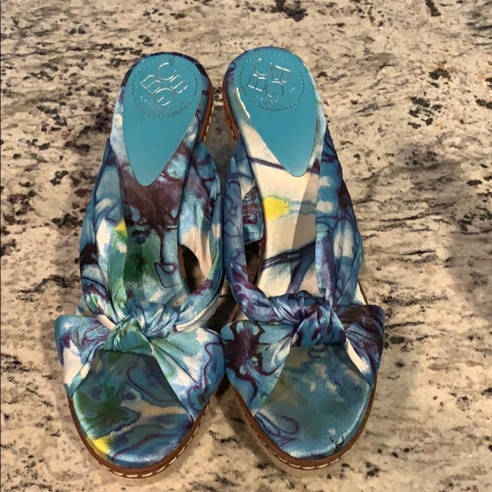 BCBG wedge